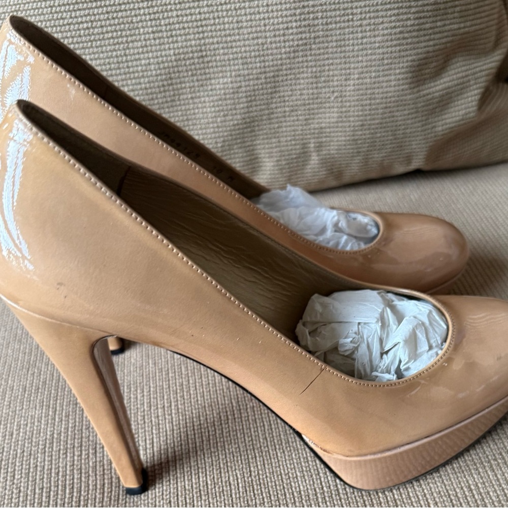 Stuart Weitzman Nude Patent Leather Heels - Picture 3 of 7
